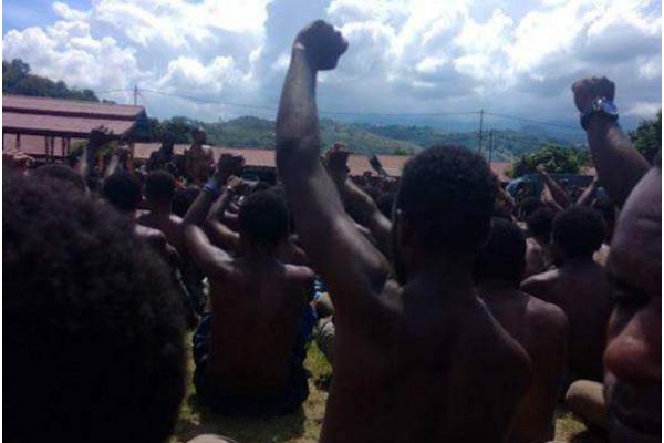 Ratusan Pendukung Gerakan Pembebasan Papua Ditangkap
