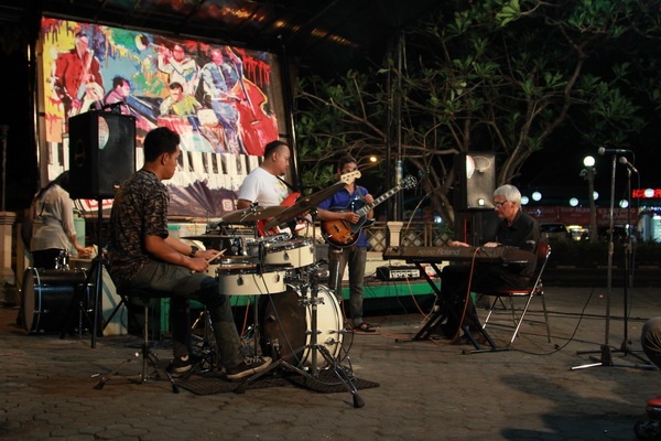 Rene van Helsdingen Bermain Bersama di Jazz Mben Senen, Yogyakarta