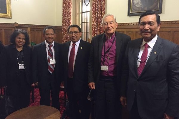 Luhut Temui Tokoh Gereja Inggris Pendukung Papua Merdeka