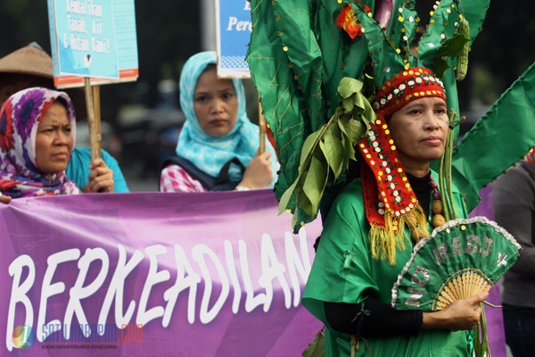 Solidaritas Perempuan Demo Minta Hentikan Program REDD di Indonesia