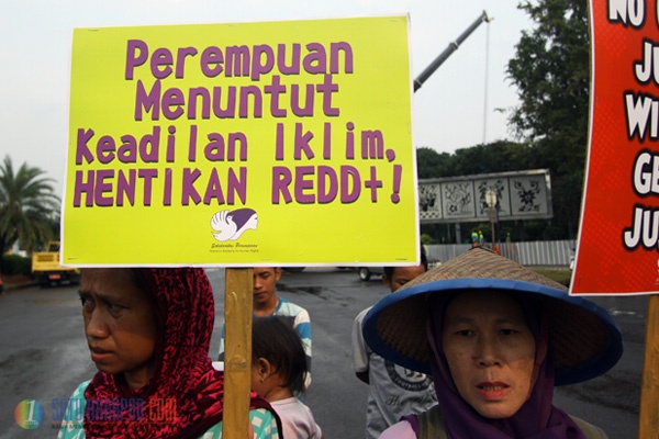 Solidaritas Perempuan Demo Minta Hentikan Program REDD di Indonesia
