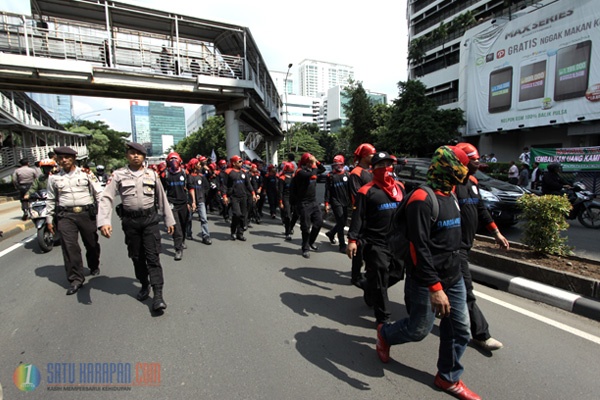 Ratusan Buruh Demo di KPK, Tuntut Kebebasan Berekspresi