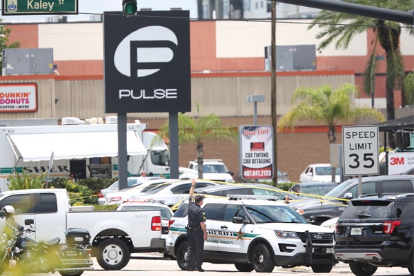 Aksi Simpatik untuk Korban Tewas di Klub Gay di Orlando
