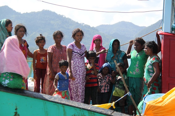 Gubernur Aceh Serahkan Bantuan untuk Imigran Sri Lanka