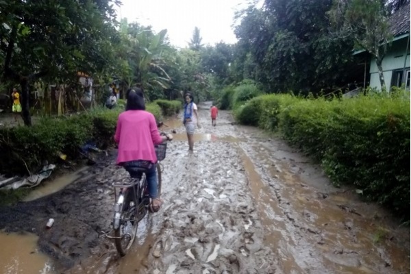 Detik-detik Saat Banjir Menggenangi Gereja di Purworejo 