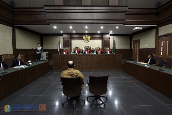 Pejabat MA Terdakwa Makelar Kasus Jalani Sidang Perdana Tipikor