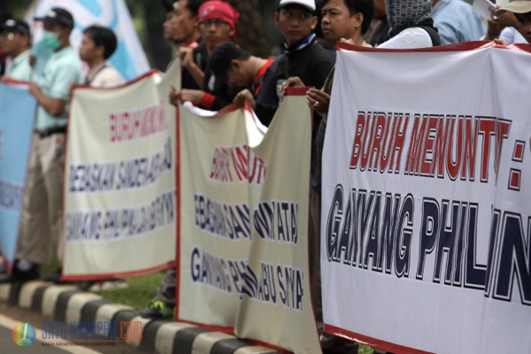 Puluhan Buruh Demo Kedubes Filipina Tuntut Pembebasan Sandera