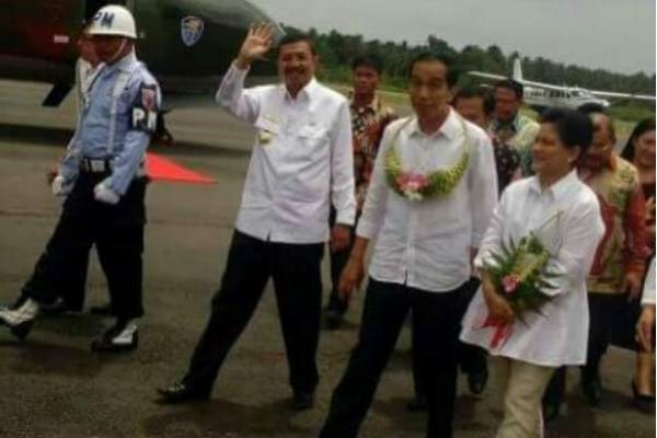 Presiden Jokowi Tiba di Nias Dielu-elukan Warga