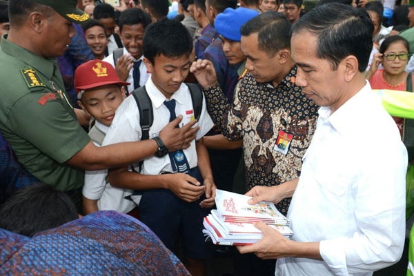 Presiden Jokowi Tiba di Nias Dielu-elukan Warga