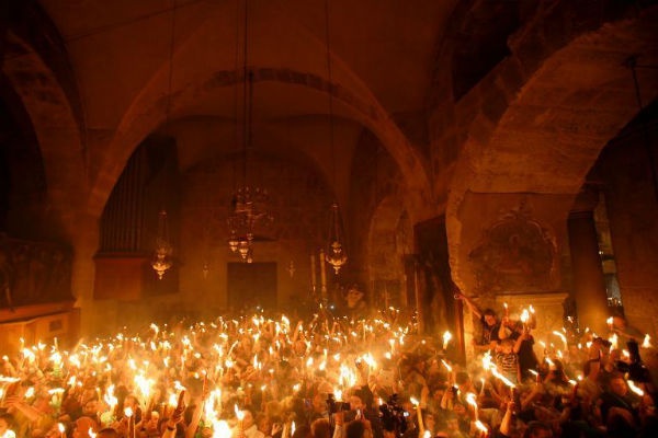 Gereja Makam Suci: Api Suci Tandai Malam Paskah