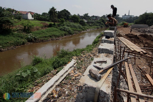 Normalisasi atau Betonisasi Sungai Ciliwung?