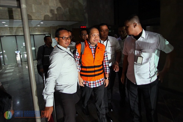 Bupati Banyuasin Yan Anton Digelandang ke Tahanan oleh KPK