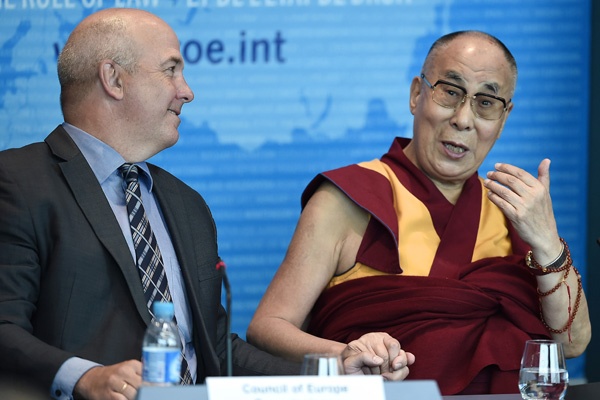 Dalai Lama Minta Eropa Prioritaskan Pendidikan Pengungsi