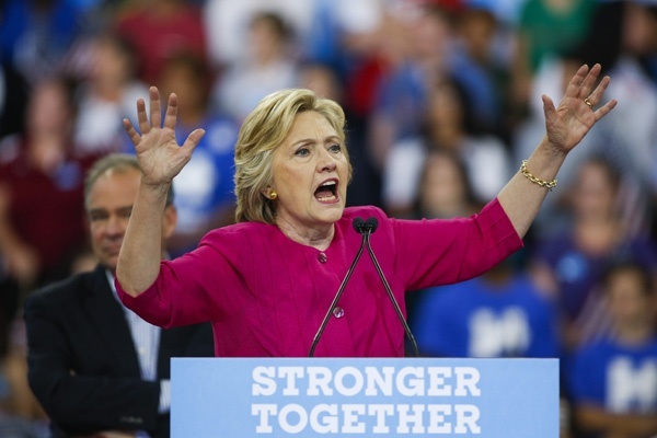 Capres Hillary Clinton akan Bertemu Presiden Ukraina Bulan Ini
