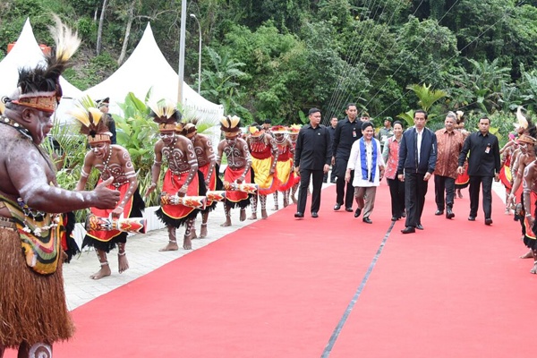Jokowi Tegaskan Papua dan Papua Barat Terang Benderang 2019