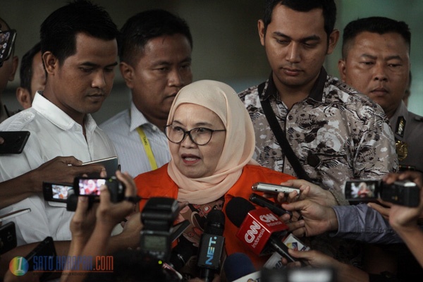 Pemeriksaan Perdana Tersangka Siti Fadilah di KPK