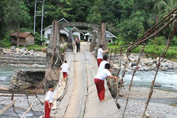 Jembatan Gantung di Desa Batubusuk, Padang Sudah Tidak Layak