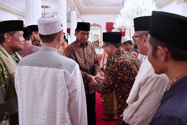 Presiden Jokowi Temui Ulama Banten Lesehan di Istana Negara