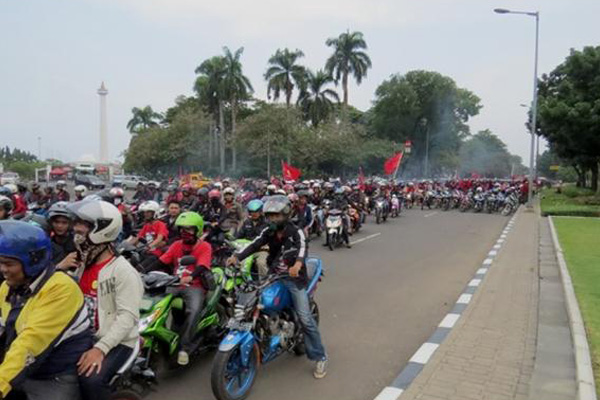 Buruh Kembali Datangi Kantor Jokowi Tuntut Kenaikan UMP