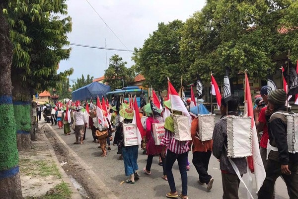 Kawal Putusan MA, Petani Kendeng Jalan Kaki Rembang-Semarang