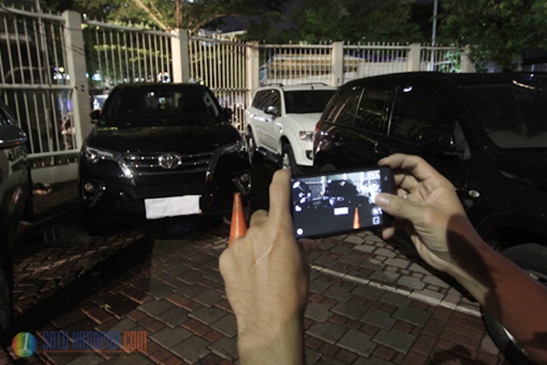 Mobil Hasil OTT Pejabat Bakamla Terparkir di Gedung KPK