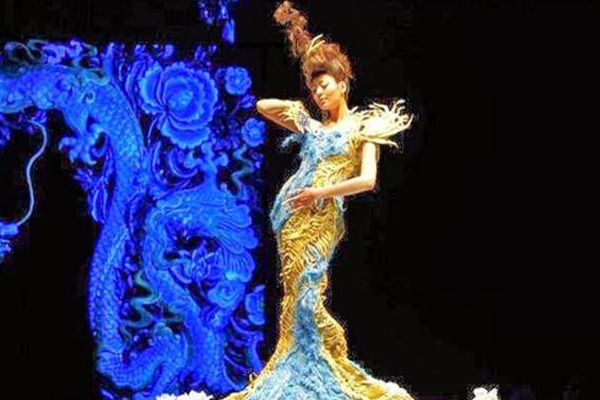Miss Universe 2013: Putri Indonesia Memakai Kostum Reog