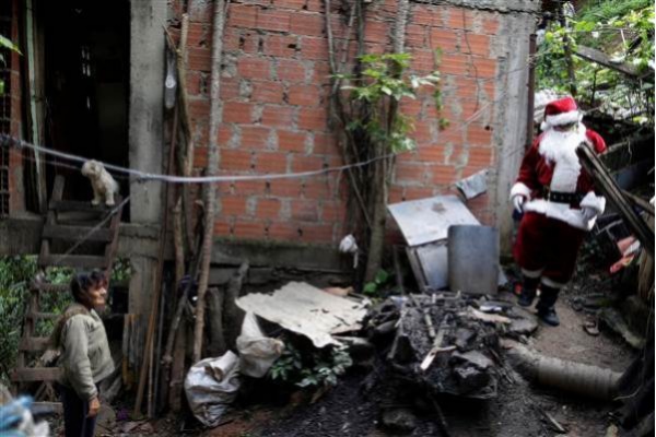 Anak-anak Miskin Venezuela Berharap Santa Claus Bawa Makanan
