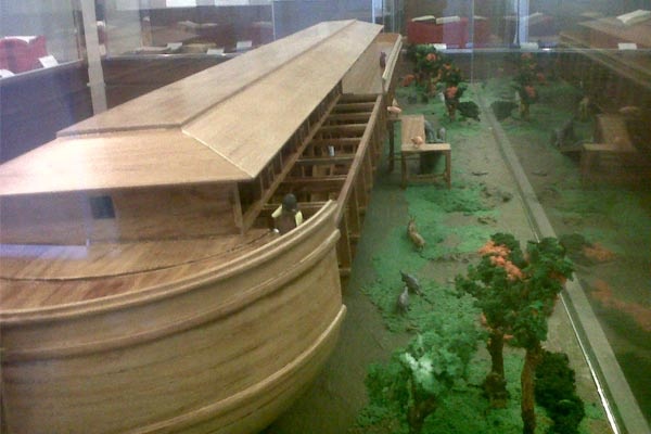 Koleksi Museum Alkitab LAI: Miniatur Kapal Nabi Nuh