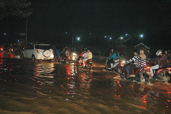 Malam Takbiran Diwarnai Banjir