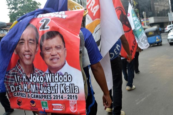 Empat Relawan Jalan Kaki dari Brebes ke Jakarta Mendukung Jokowi-JK