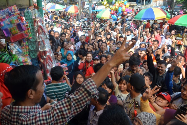 Jokowi Kampanye  Kunjungi Pasar Pasar di Jakarta