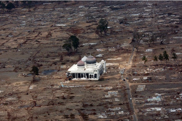 Mengenang 10 Tahun Tsunami Aceh dalam Gambar