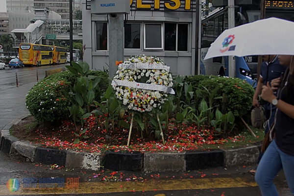 Aksi Tabur Bunga Mengenang 1 Tahun Bom Thamrin 