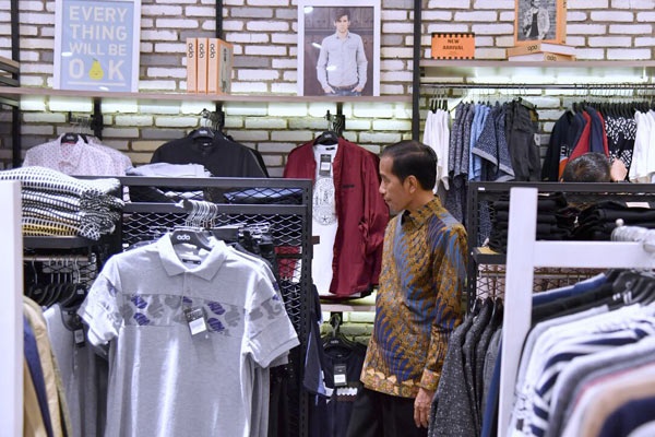 Presiden Jokowi Menanyakan Diskon Pakaian