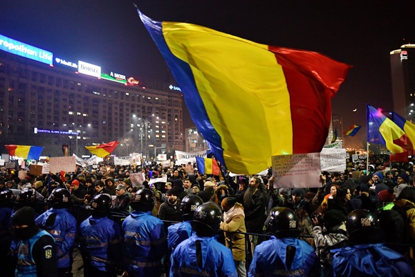 PM Rumania Abaikan Protes Dekriminalisasi Korupsi