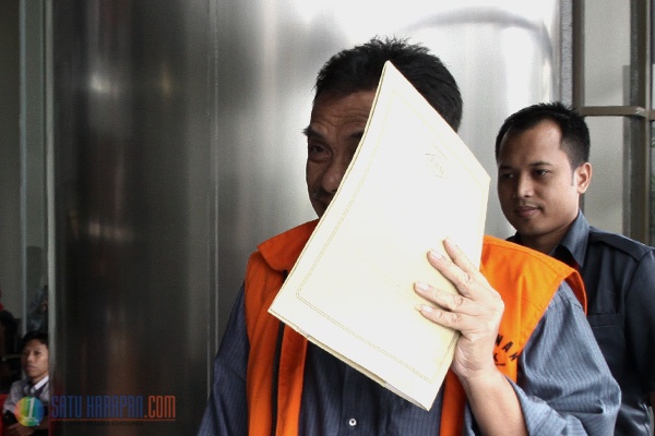 Pemeriksaan Tersangka Wali Kota Madiun Bambang Irianto