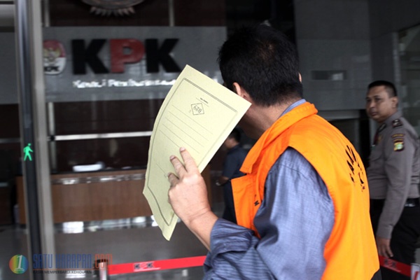 Pemeriksaan Tersangka Wali Kota Madiun Bambang Irianto