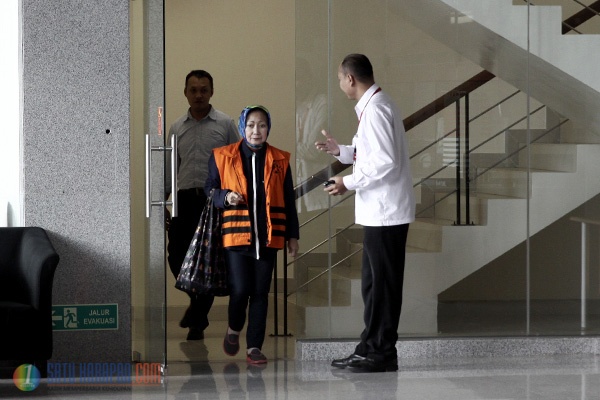 Diperiksa KPK, Wali Kota Cimahi Nonaktif Atty Suharti Bungkam
