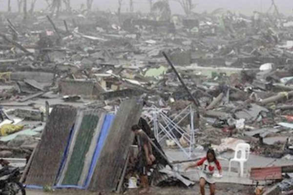 Bencana Filipina Disusul Penjarahan dan Kelaparan