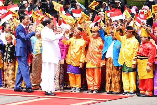 Jokowi Sambut Presiden Sri Lanka Sirisena di Istana