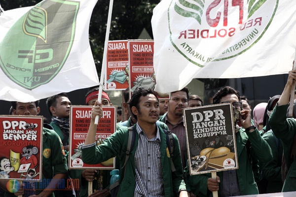 Puluhan Mahasiswa Demo Minta KPK Bongkar Kasus e-KTP