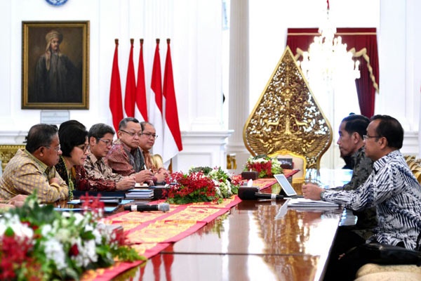 Jokowi Pilih 14 Calon Anggota DK OJK Sebelum Serahkan ke DPR