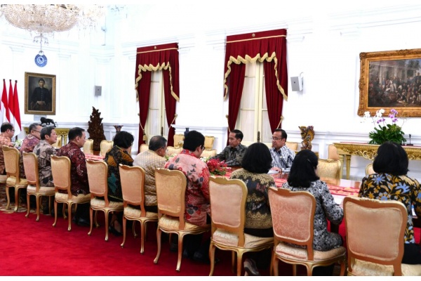 Jokowi Pilih 14 Calon Anggota DK OJK Sebelum Serahkan ke DPR