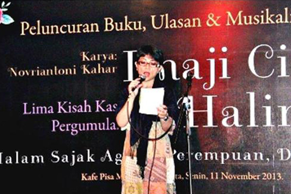 Lurah Susan Jasmine Berpuisi di Peluncuran Buku Novriantoni Kahar