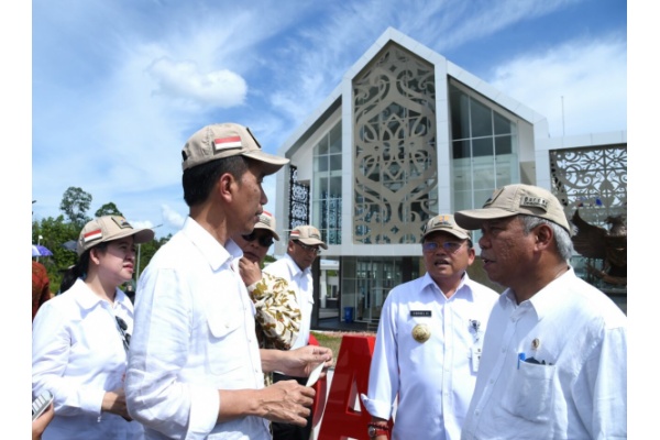 Presiden Minta Hentikan Penyelundupan di PLBN Nanga Badau