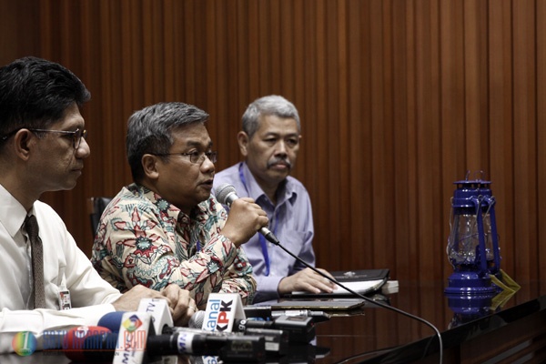 Forum Rektor Indonesia Berikan Lentera Dukung KPK Usut E-KTP