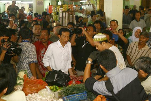 Jokowi Resmikan Relokasi Penataan PKL Pasar Minggu