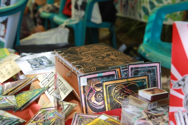 Berburu Karya dan Merchandise Unik di Kantong-kantong Seni