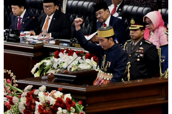 Profil Jhonny Isir, Putra Papua Ajudan Presiden Jokowi