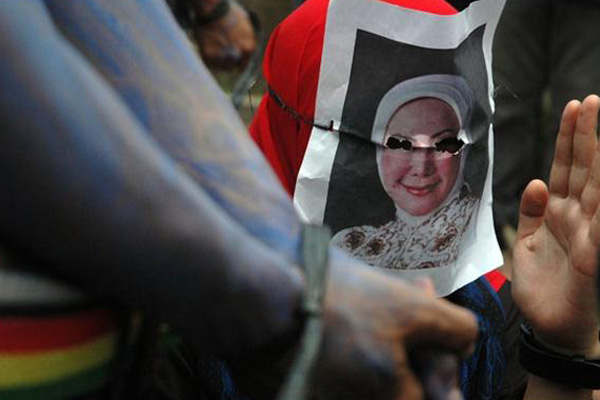 Unjuk Rasa Menuntut KPK Tangkap dan Adili Ratu Atut Chosiyah